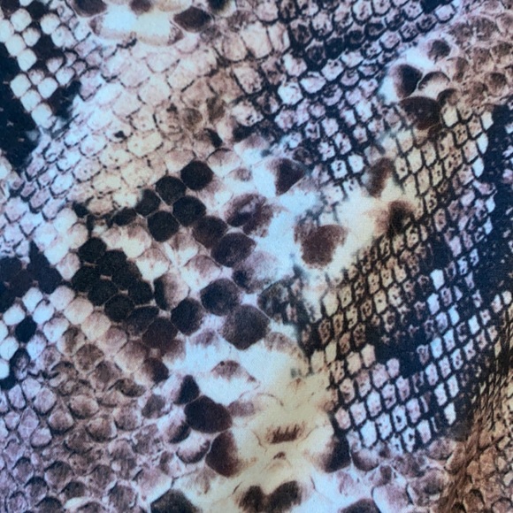 Yoga/casual. Two piece set! Patterned Leggings & cropped knit top. Size Small - Picture 3 of 5